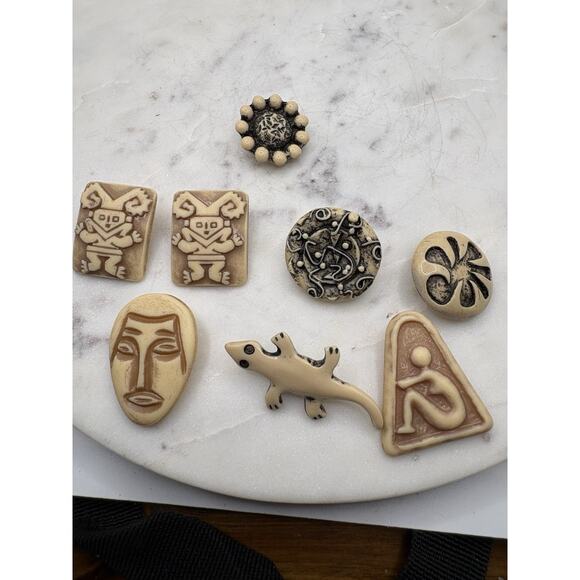 Accessories - Vintage buttons poss made in Ecuador of nut material 8 buttons